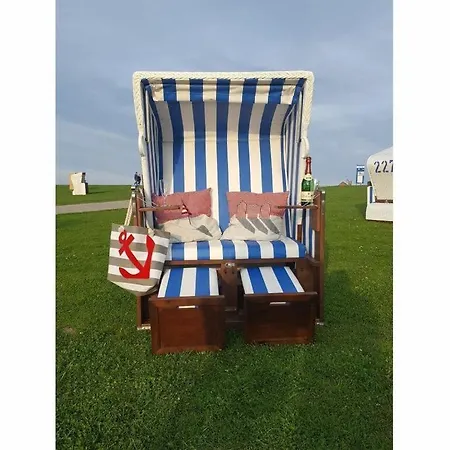 Watt's Happiness Close To The Apartment Büsum